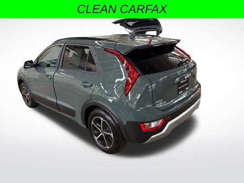 Cityscape Green 2025 Kia Niro EX