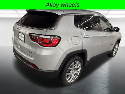 2024 Jeep Compass Latitude Lux