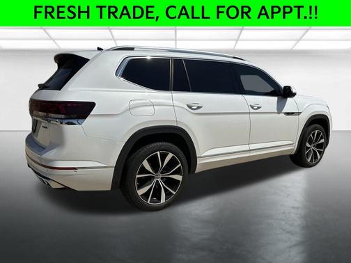Opal White Pearl 2024 Volkswagen Atlas 2.0T SEL Premium R-Line 4MOTION