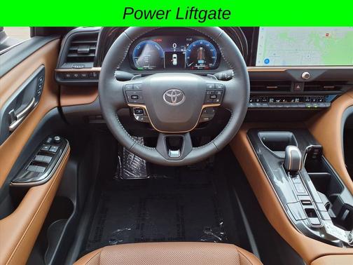 2025 Toyota Crown Signia XLE