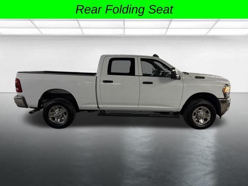 2023 RAM 2500 Tradesman Crew Cab 4x4 6'4' Box
