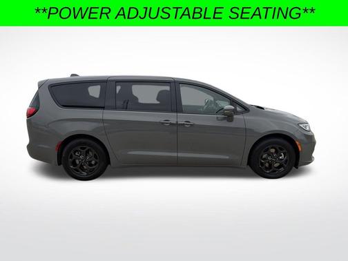 2022 Chrysler Pacifica Hybrid Touring L