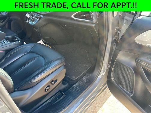 2022 Chrysler Pacifica Hybrid Touring L