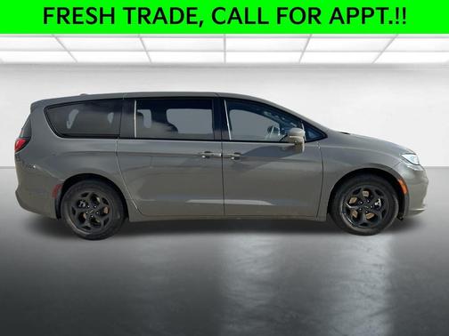2022 Chrysler Pacifica Hybrid Touring L