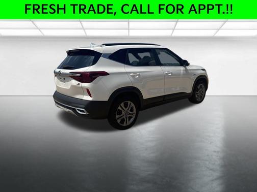 Snow White Pearl 2021 Kia Seltos S