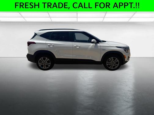 Snow White Pearl 2021 Kia Seltos S