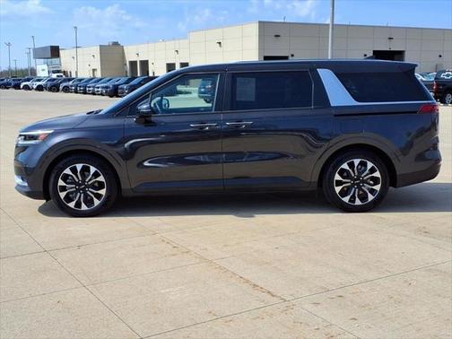 2024 Kia Carnival EX