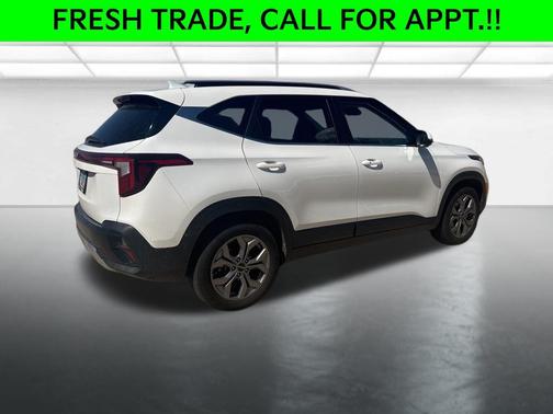 Snow White Pearl 2024 Kia Seltos S