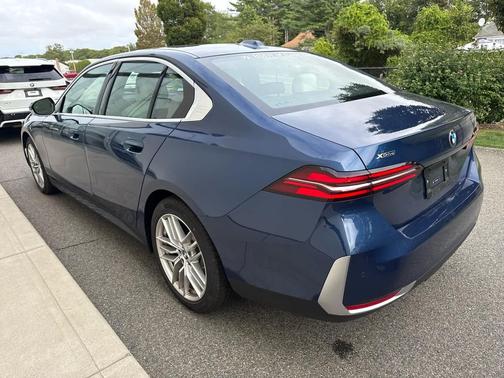 2025 BMW 530 i xDrive