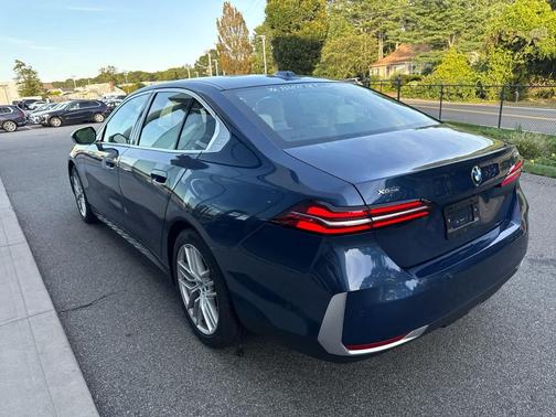 2025 BMW 530 i xDrive