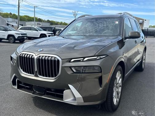 Manhattan Green Metallic 2026 BMW X7 xDrive40i