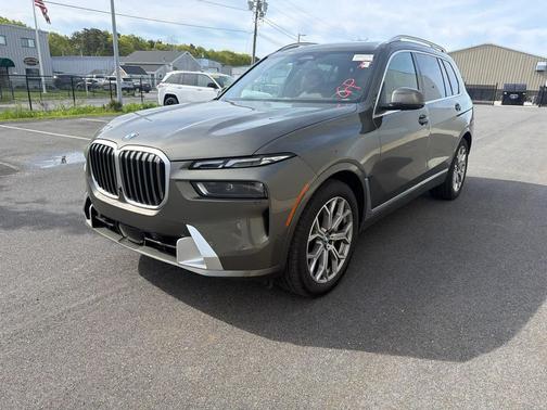 Manhattan Green Metallic 2026 BMW X7 xDrive40i