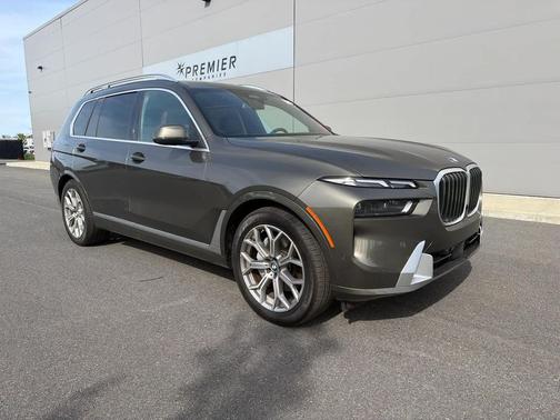 Manhattan Green Metallic 2026 BMW X7 xDrive40i