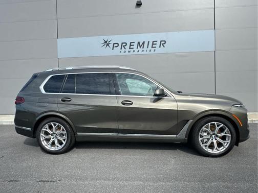 Manhattan Green Metallic 2026 BMW X7 xDrive40i