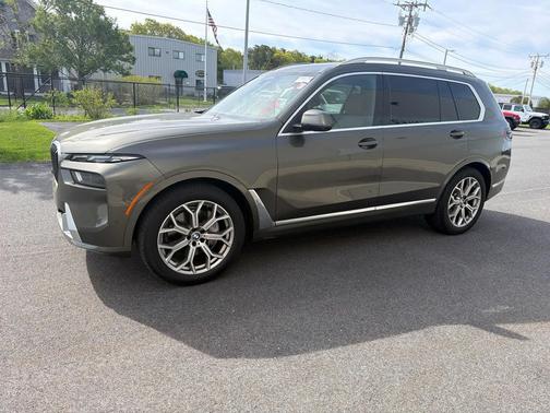 Manhattan Green Metallic 2026 BMW X7 xDrive40i