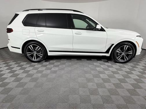 Alpine White 2024 BMW X7 xDrive40i