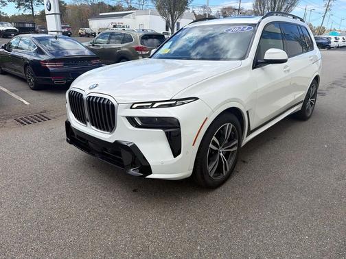 Alpine White 2024 BMW X7 xDrive40i