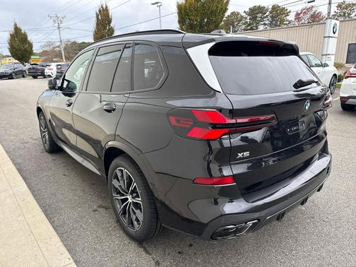2026 BMW X5 M60i