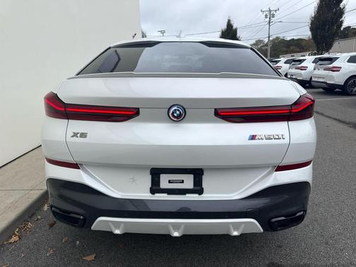 2023 BMW X6 M50i