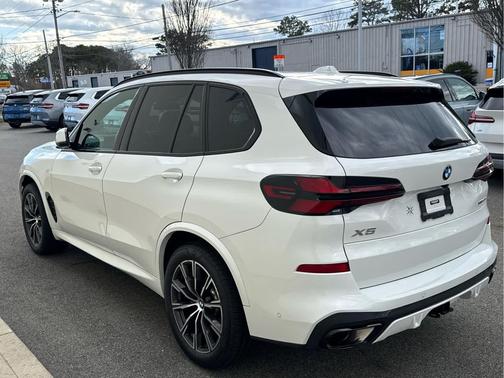 Alpine White 2024 BMW X5 xDrive40i