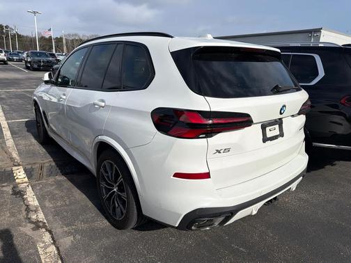 Alpine White 2024 BMW X5 xDrive40i