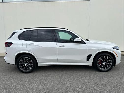 Alpine White 2024 BMW X5 xDrive40i
