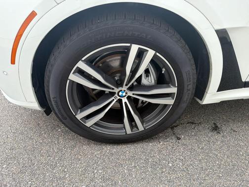 Alpine White 2024 BMW X7 xDrive40i