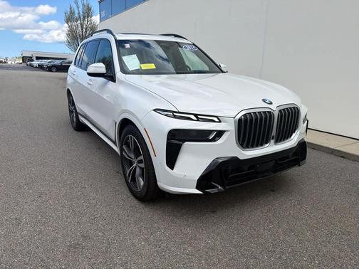 Alpine White 2024 BMW X7 xDrive40i