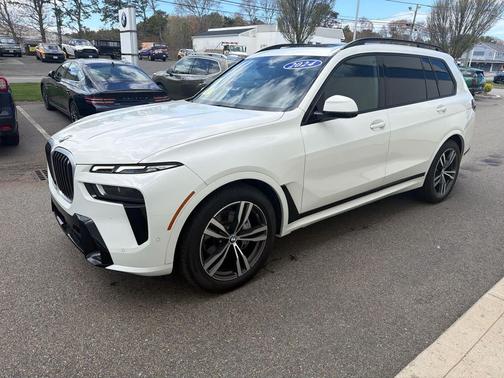 Alpine White 2024 BMW X7 xDrive40i