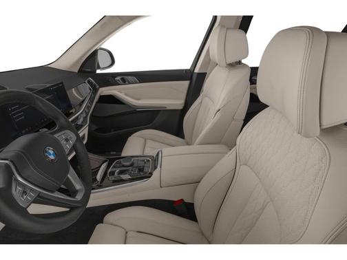 Alpine White 2027 BMW X7 xDrive40i