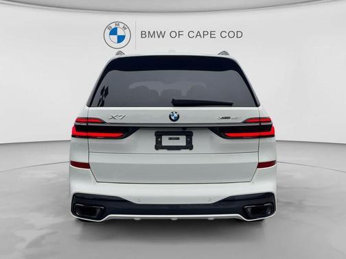 Alpine White 2027 BMW X7 xDrive40i