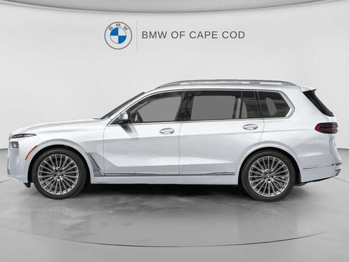 Alpine White 2027 BMW X7 xDrive40i