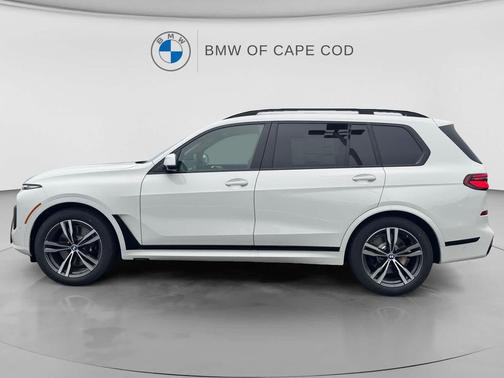 Alpine White 2027 BMW X7 xDrive40i