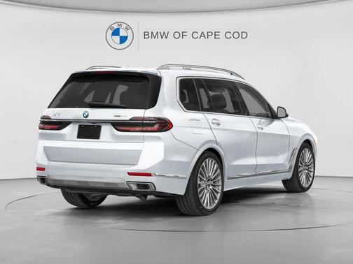 Alpine White 2027 BMW X7 xDrive40i