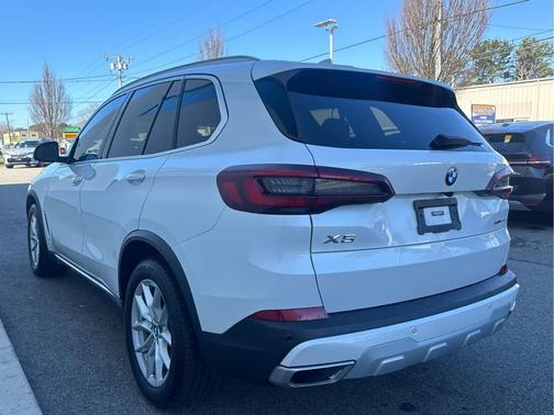 Mineral White Metallic 2021 BMW X5 xDrive40i