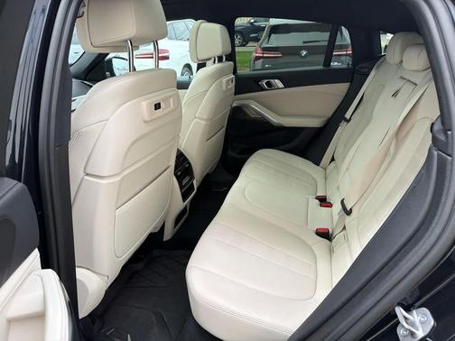 Carbon Black Metallic 2022 BMW X6 xDrive40i
