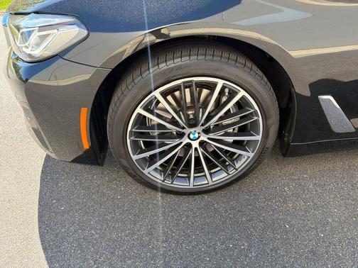 Black Sapphire Metallic 2021 BMW 540 xDrive