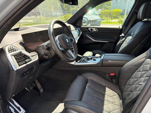 Brooklyn Grey Metallic 2026 BMW X5 M60i