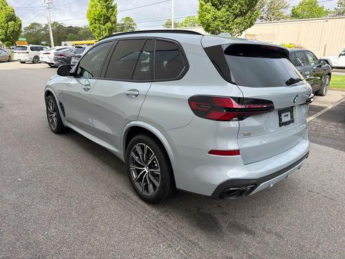 Brooklyn Grey Metallic 2026 BMW X5 M60i