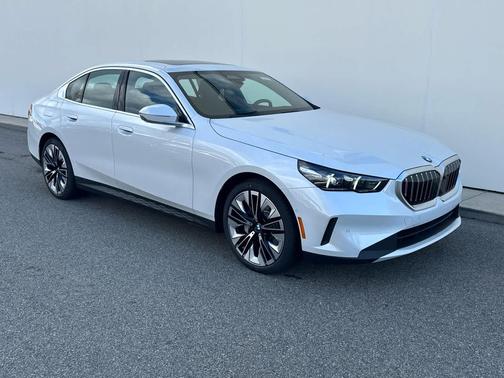 Mineral White Metallic 2026 BMW 530 xDrive