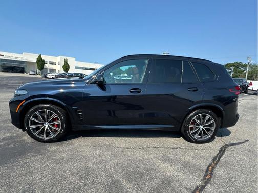 Black Sapphire Metallic 2026 BMW X5 M60i