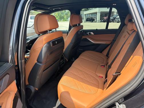 Black Sapphire Metallic 2026 BMW X5 M60i