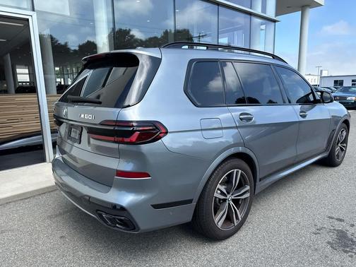 2024 BMW X7 M60i