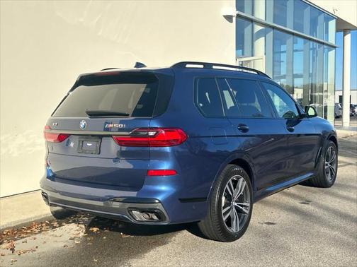 2022 BMW X7 M50i