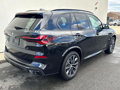 Black Sapphire Metallic 2026 BMW X5 M60i