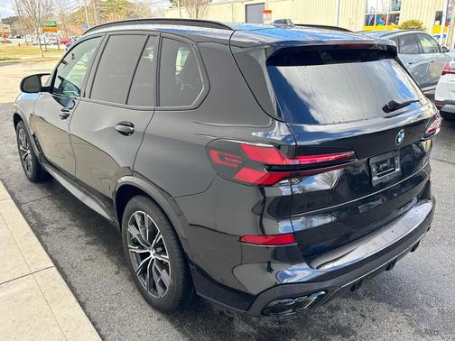 Black Sapphire Metallic 2026 BMW X5 M60i