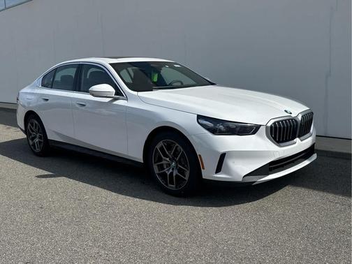 Alpine White 2026 BMW 530 xDrive