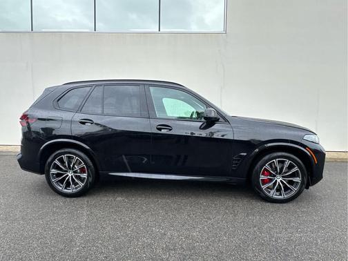 Black Sapphire Metallic 2024 BMW X5 M60i