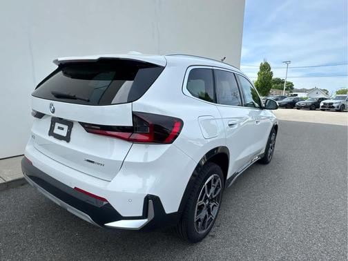 Alpine White 2026 BMW X1 xDrive28i