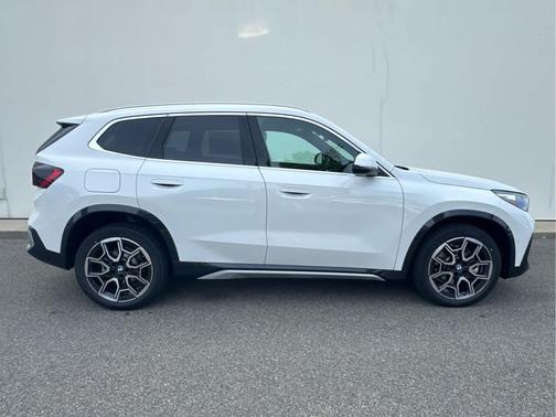 Alpine White 2026 BMW X1 xDrive28i